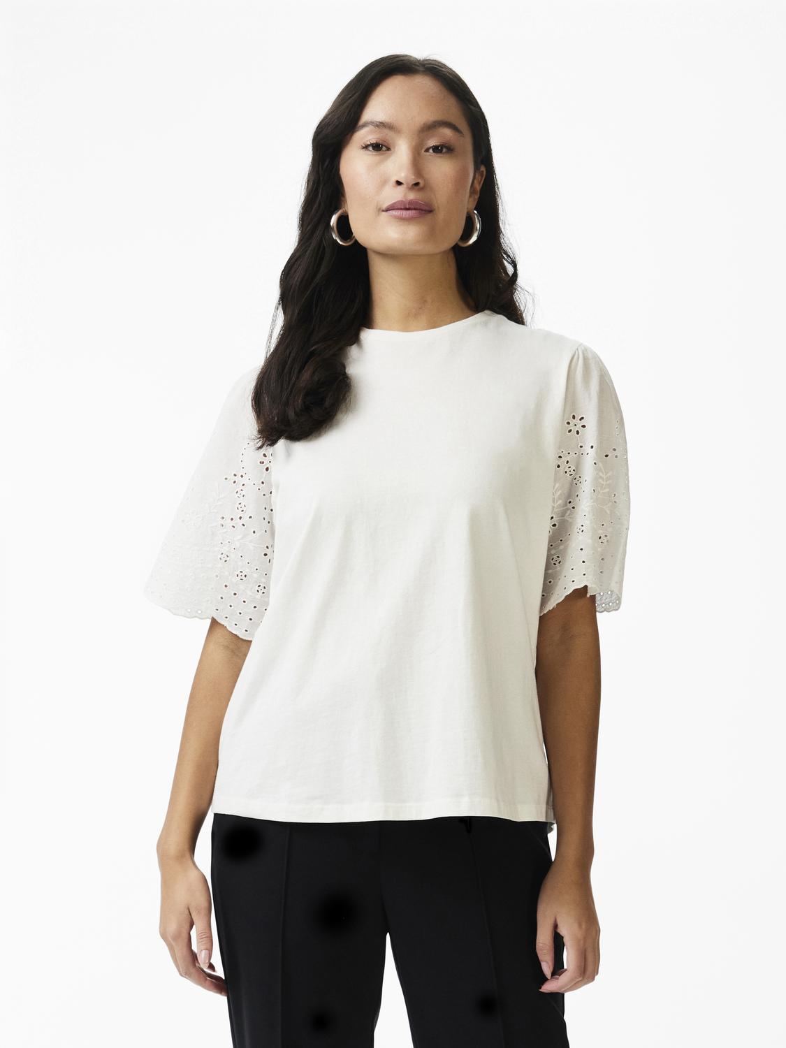 model_shot-front